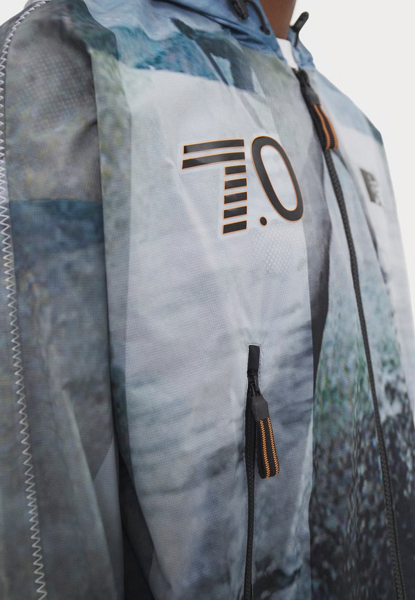 EA7 Emporio Armani