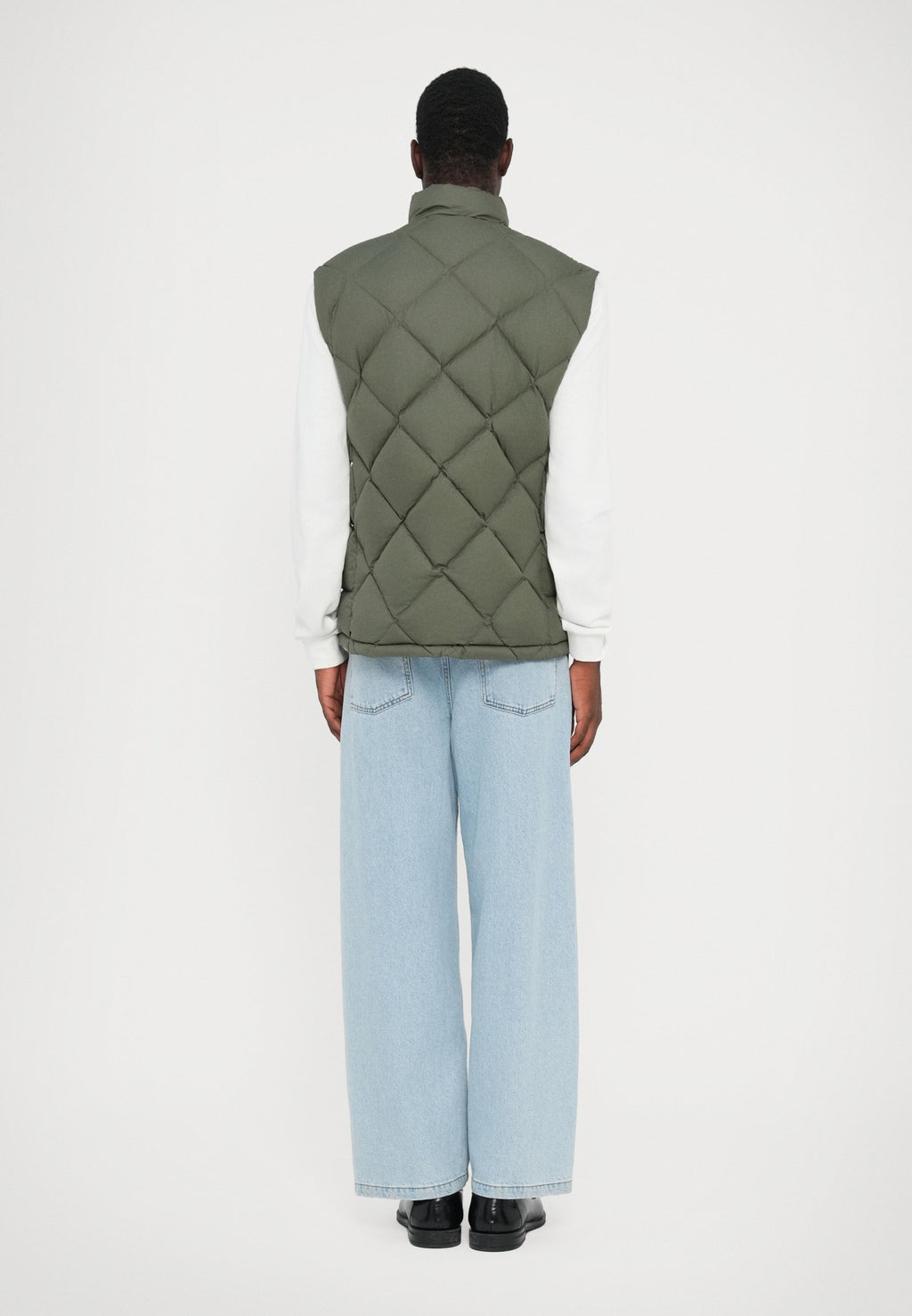 MOUNTAIN QUILTED VEST Media 4