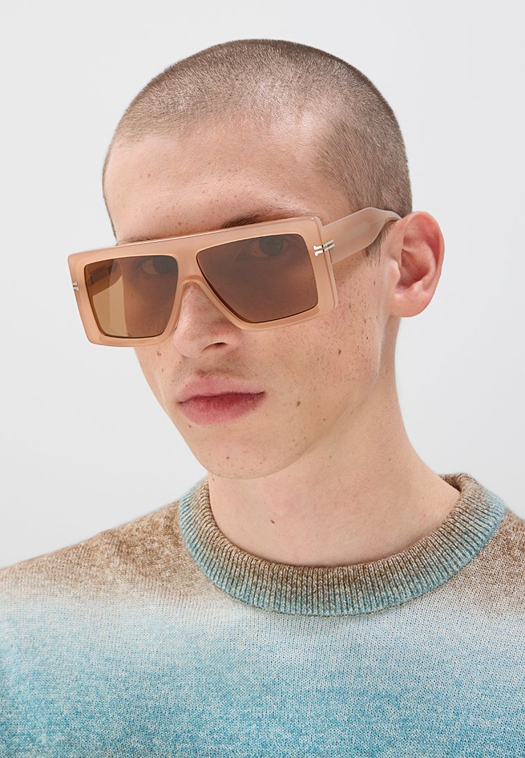 MARC JACOBS