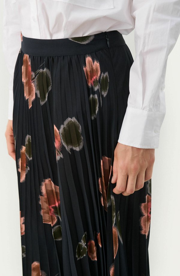 Part Two PWA line skirt