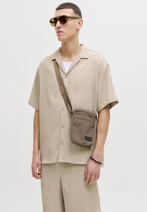 Jack & Jones JJEHARRISON RESORT - Shirt - string