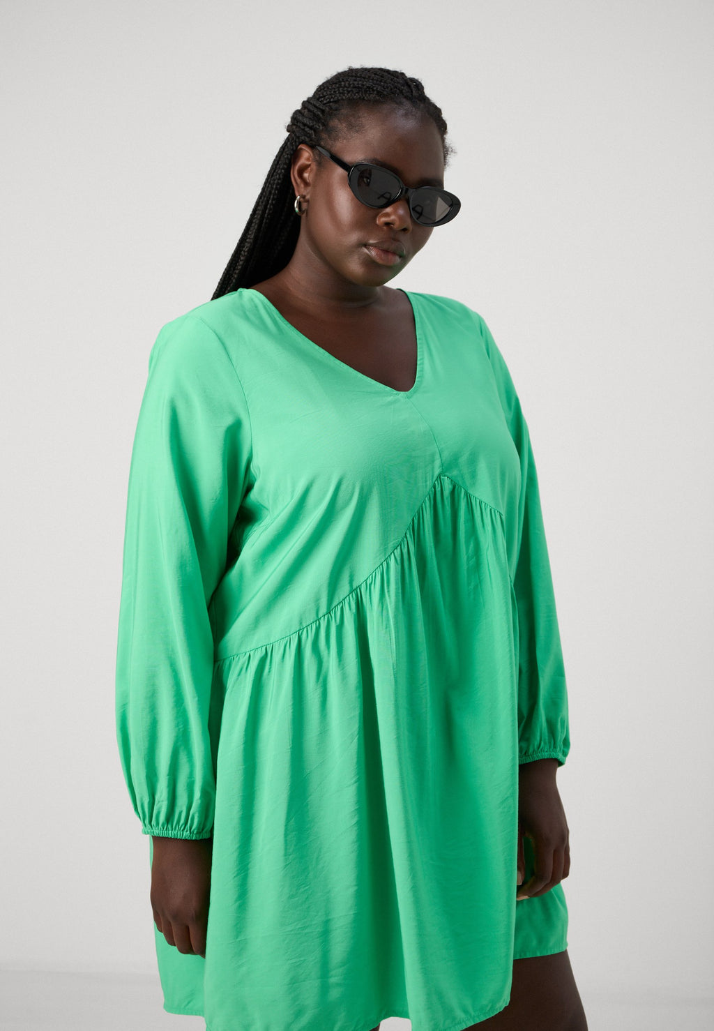 CARKADERA V NECK KNEE DRESS Media 5