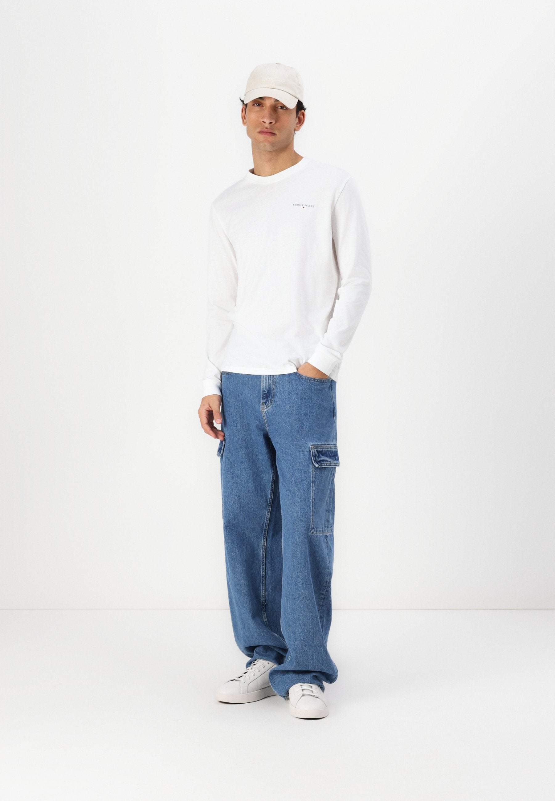 Tommy Jeans LINEAR CHEST TEE