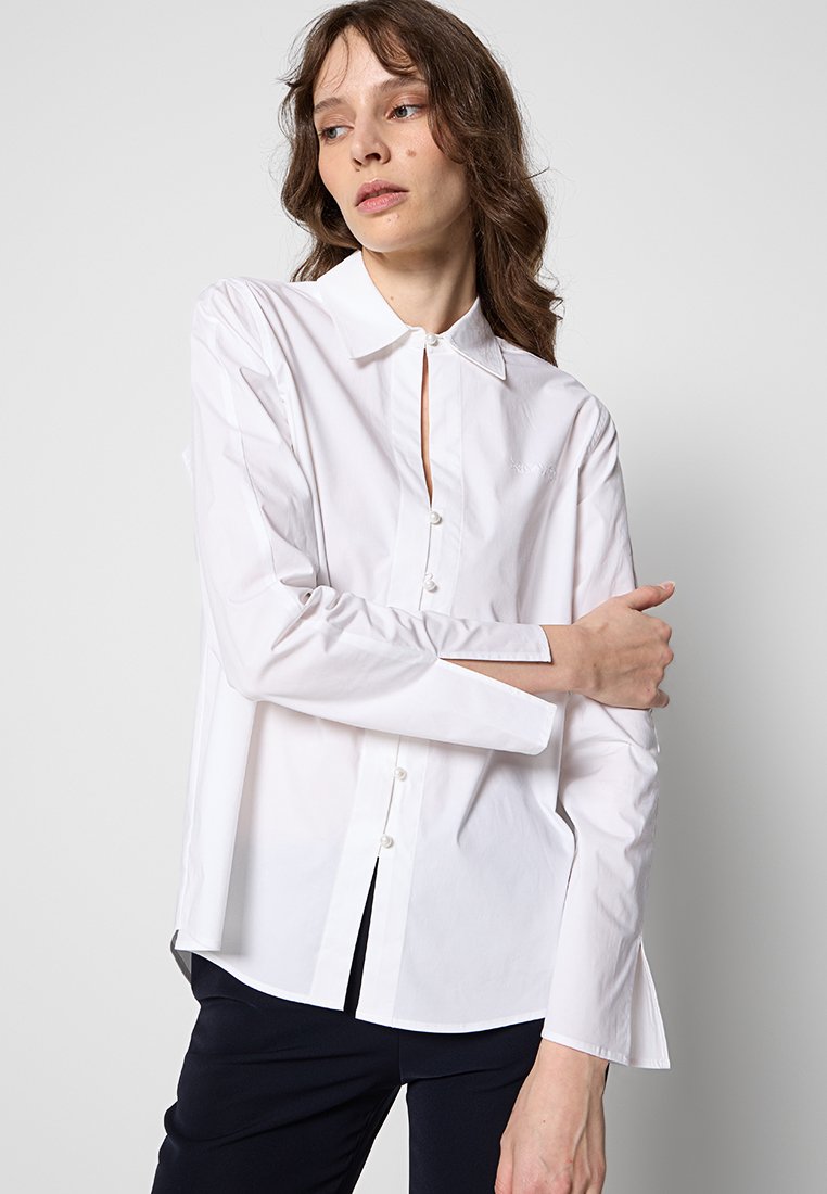REGULAR FIT Media 4