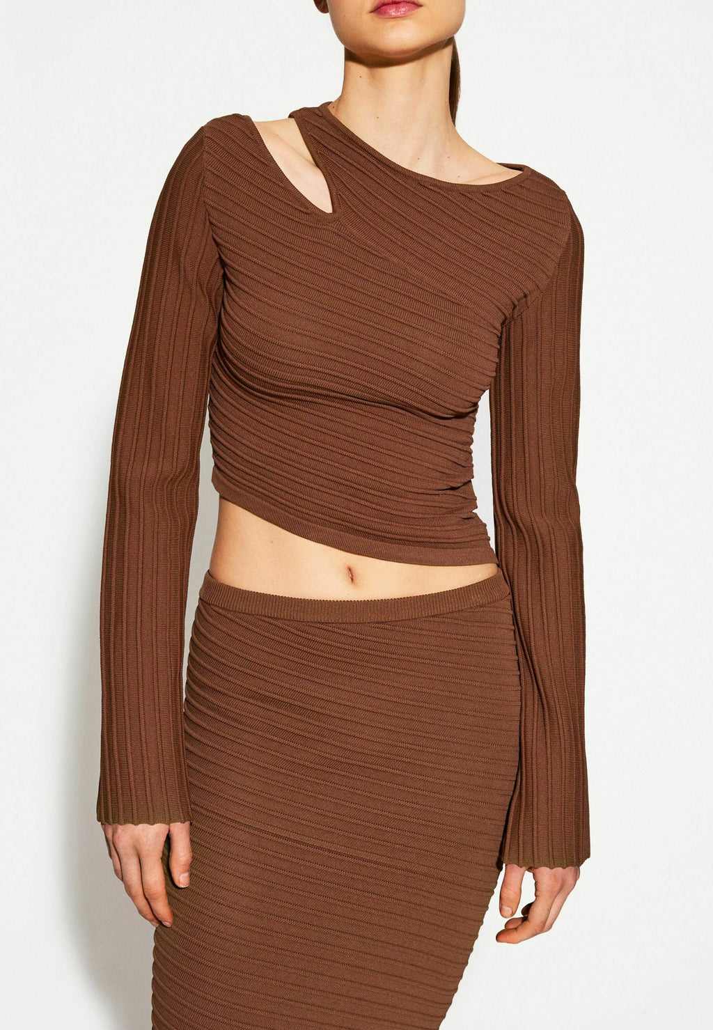 Bershka ASYMMETRIC CUT-OUT
