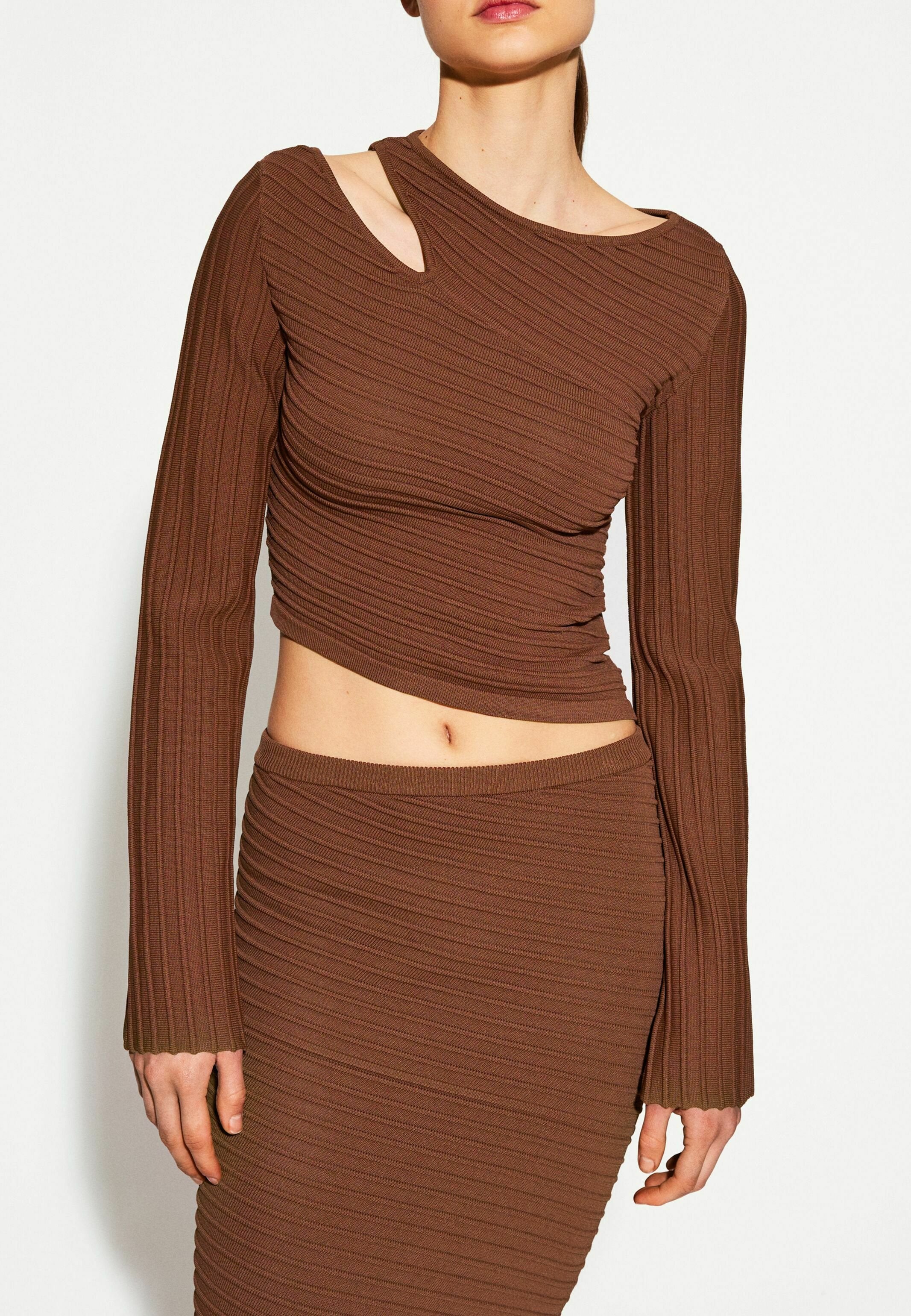 Bershka ASYMMETRIC CUT-OUT