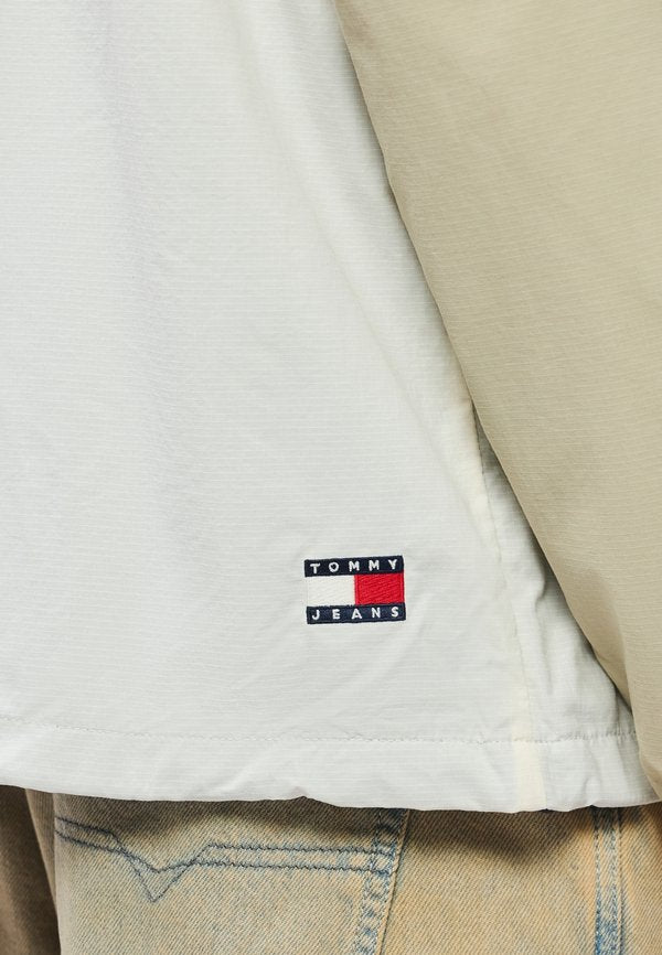 Tommy Jeans LIGHTWEIGHT RIPSTOP LOOSE POPOVER JACKET