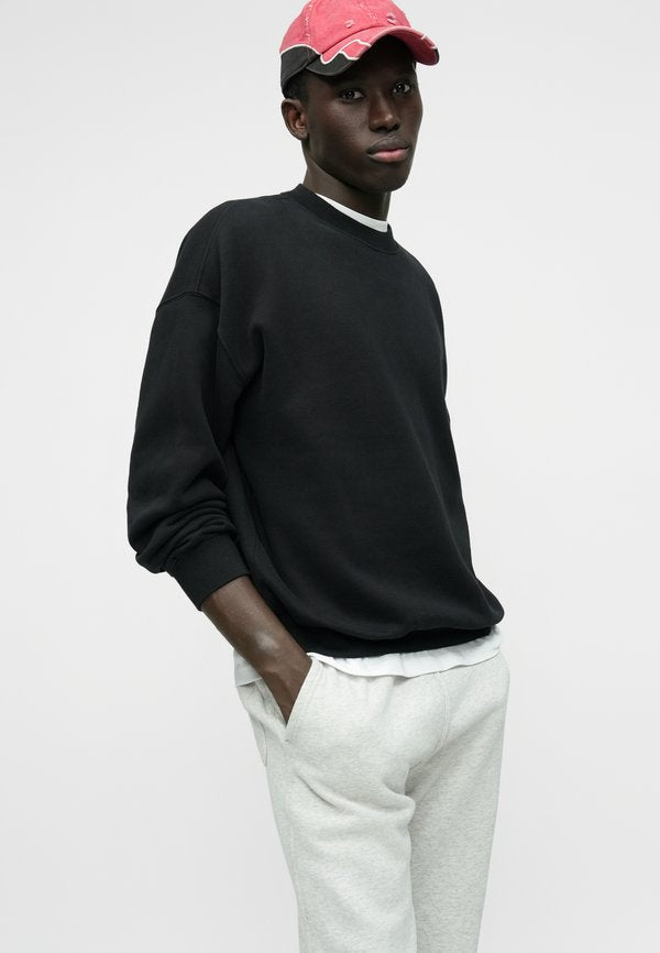 Abercrombie & Fitch ESSENTIAL STRAIGHT