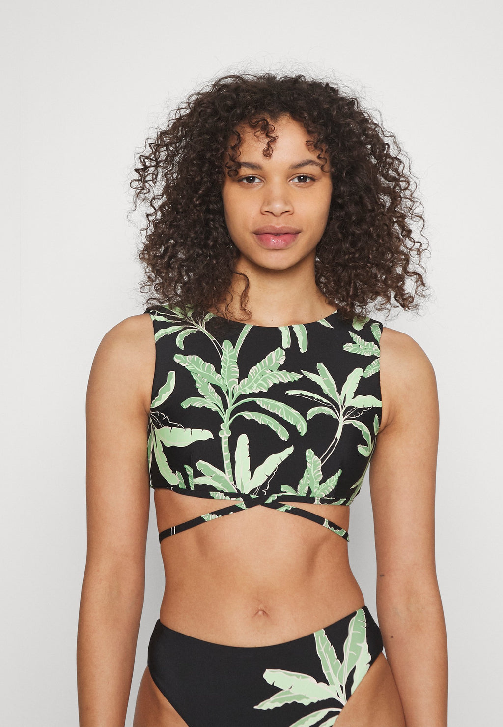 PALM PARADISE CROP Media 3
