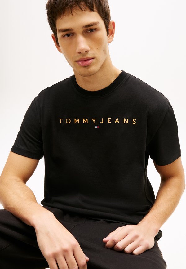 Tommy Jeans TJM REG LINEAR LOGO TEE EXT