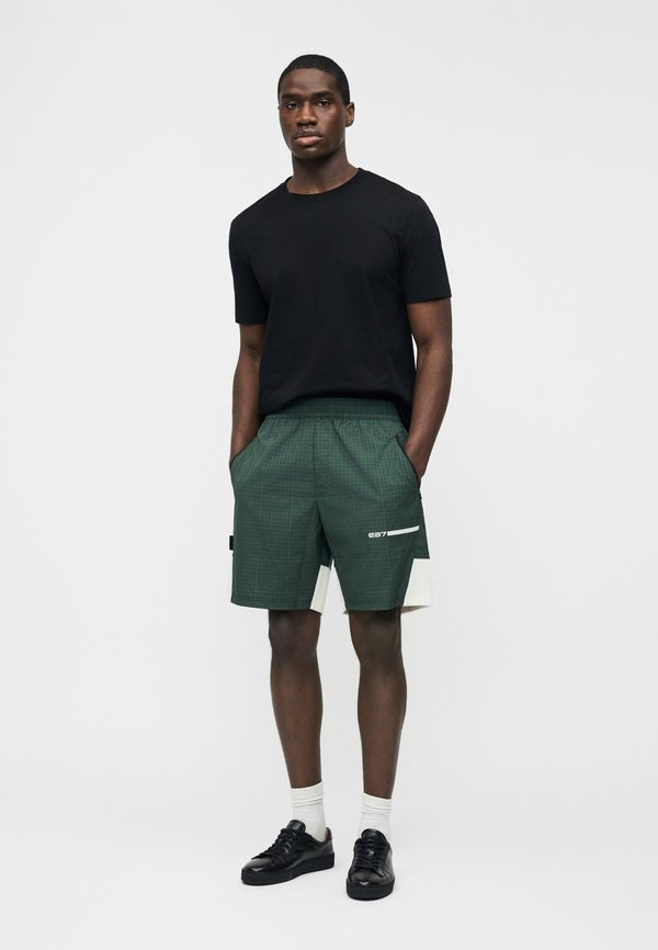 EA7 Emporio Armani TRAIN LOGO SERIES
