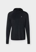 Schwarzes langärmeliges, kapuzenbewehrtes Sportshirt mit kleinem reflektierendem Logo auf der linken Brust, vor einem schlichten hellen Hintergrund gezeigt.