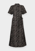 Schwarzes, kurzärmeliges Midi-Kleid mit Knopfleiste, beigen abstrakten wellenförmigen Linien und passendem Taillengürtel zum Binden.