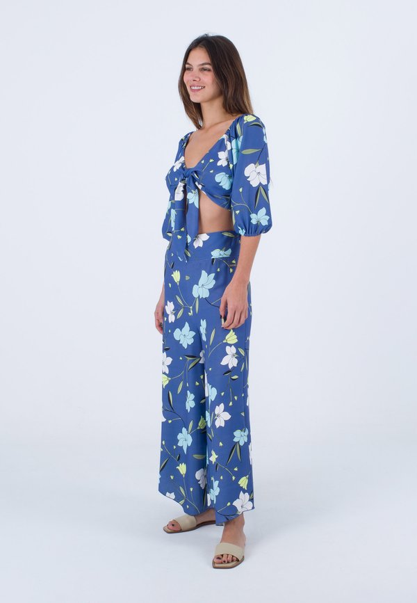Hurley POPPY FRONT TIE CROP