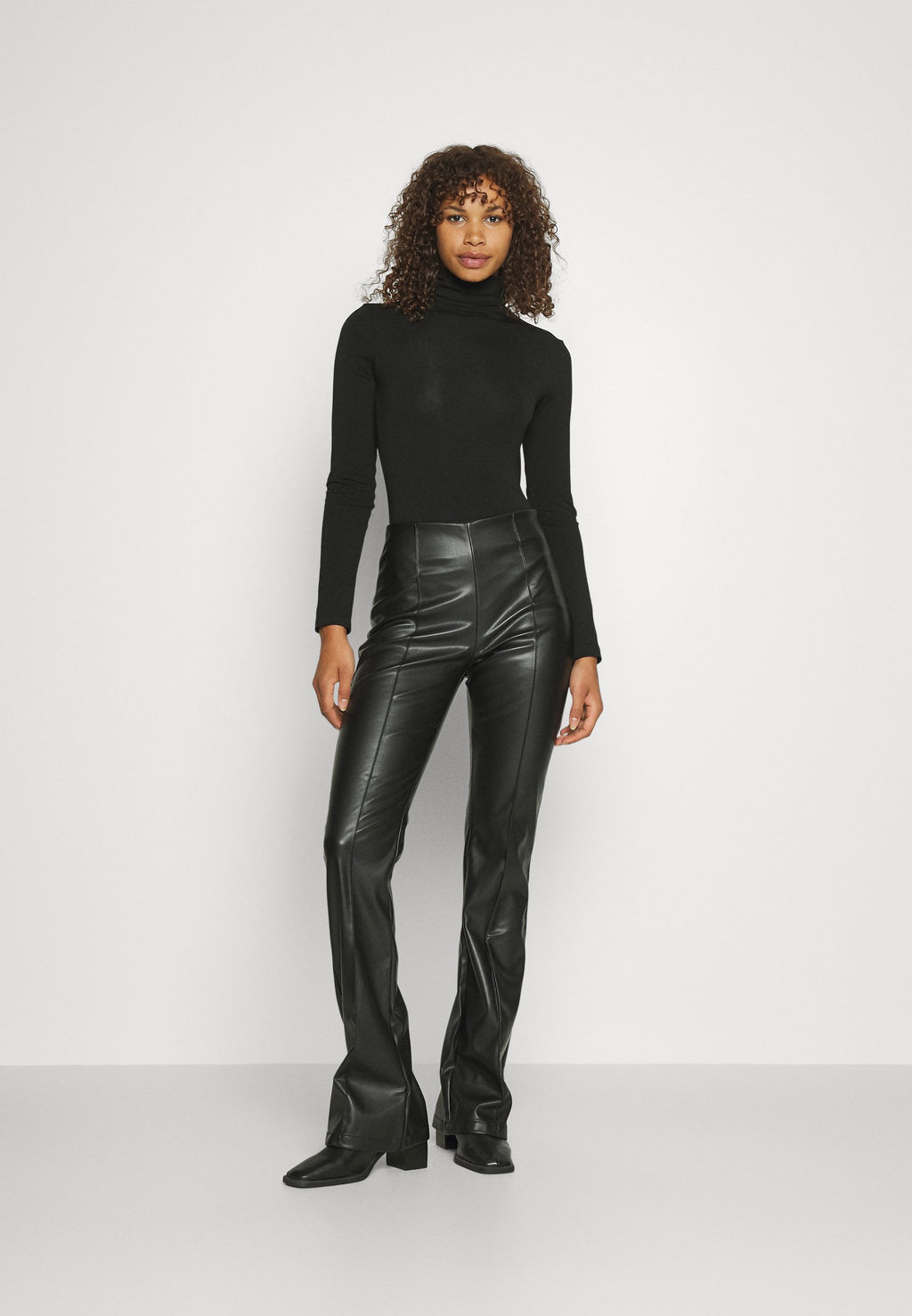 ONLIDINA FLARE PANT Media 2