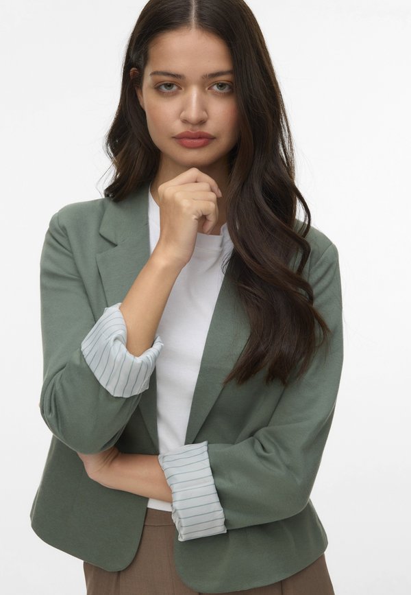 Vero Moda VMHARUKI - Blazer - laurel wreath