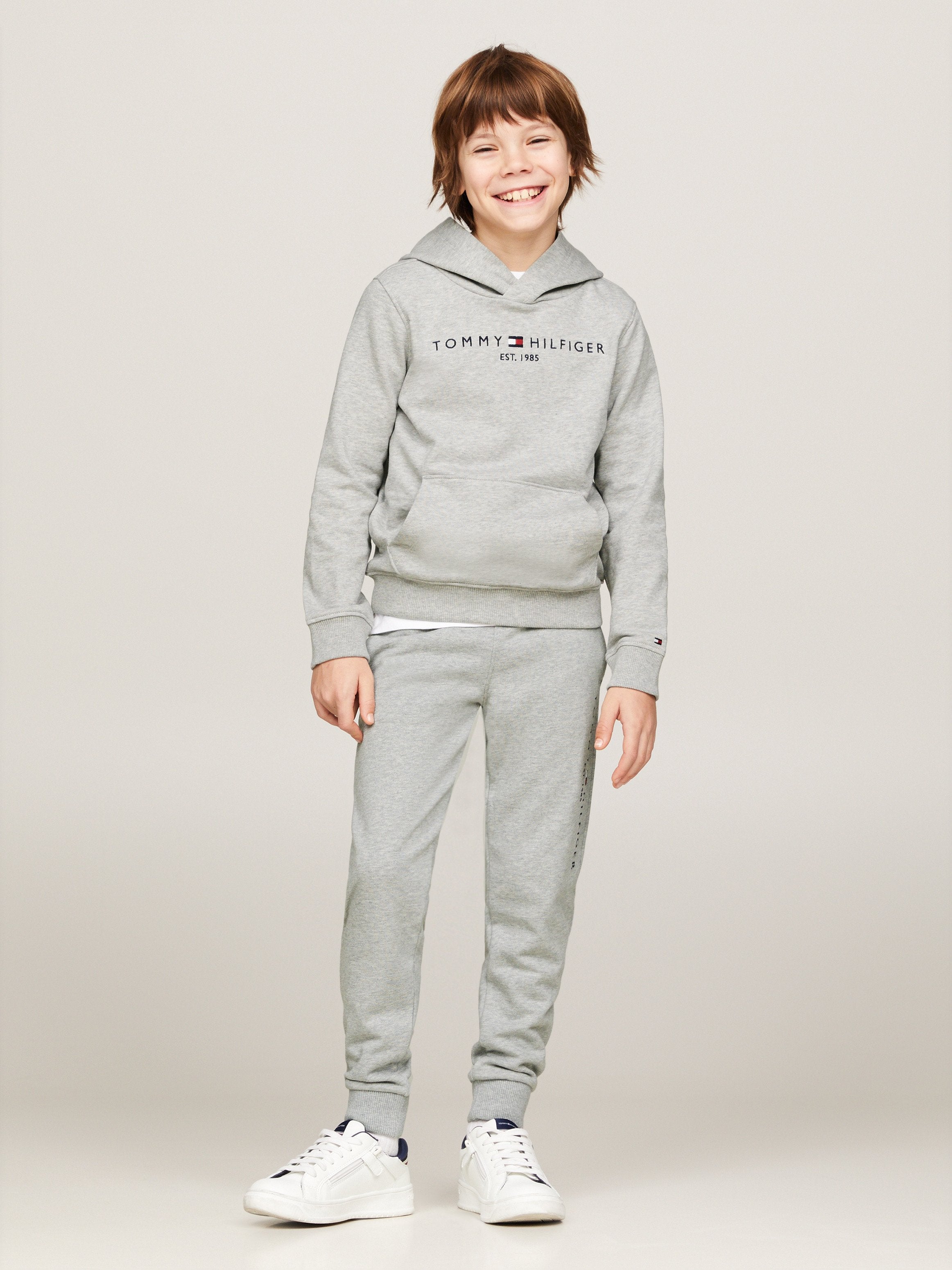 ESSENTIAL HOODIE UNISEX Media 2