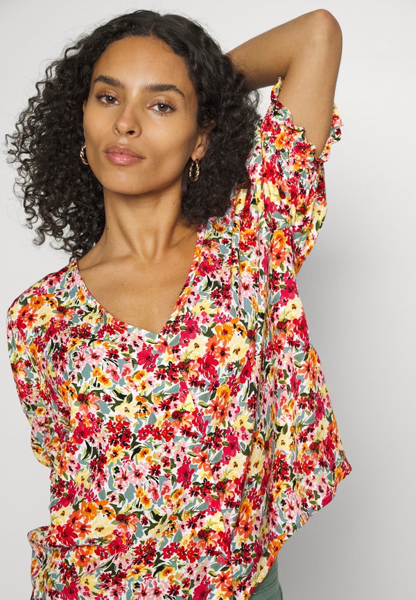 ONLY Petite ONLFREDERIKKE V NECK