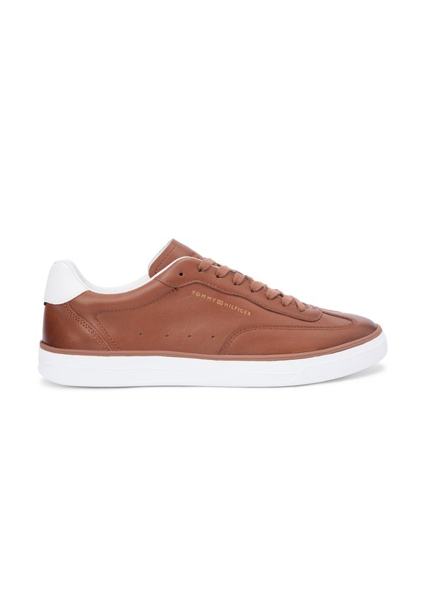 Tommy Hilfiger LUXE METALLIC LOGO LEATHER TRAINERS