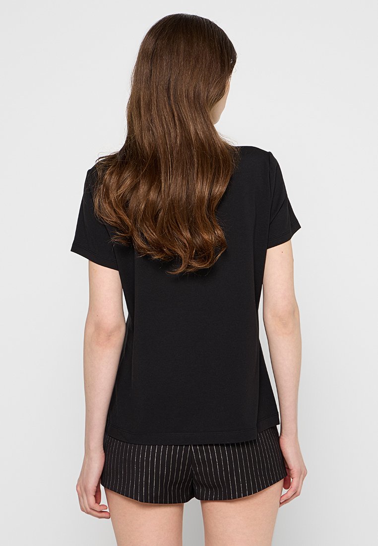 DKNY