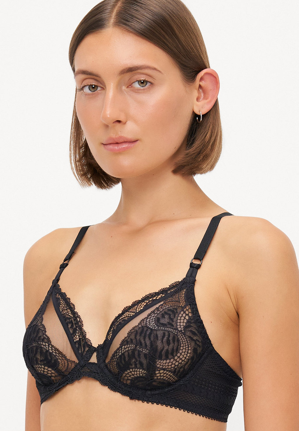 COVERING UNDERWIRED BRA Media 5