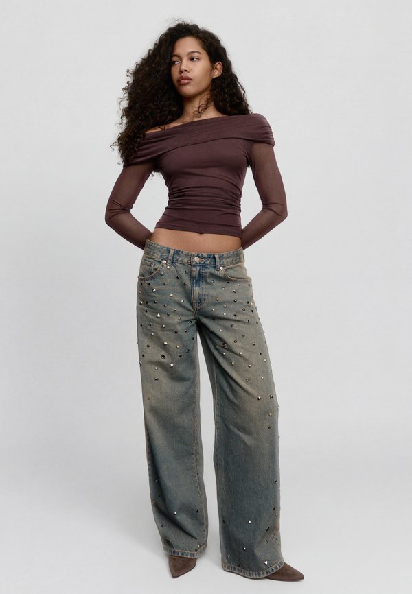 Bershka STUDDED BOYFRIEND - Relaxed fit jeans - blue denim