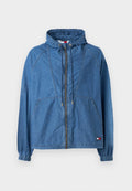 Jeansjacke mit Kapuze, blaue Farbe, elastische Bündchen und Frontreißverschluss. Verfügt über zwei große Fronttaschen und ein kleines Logo-Label.