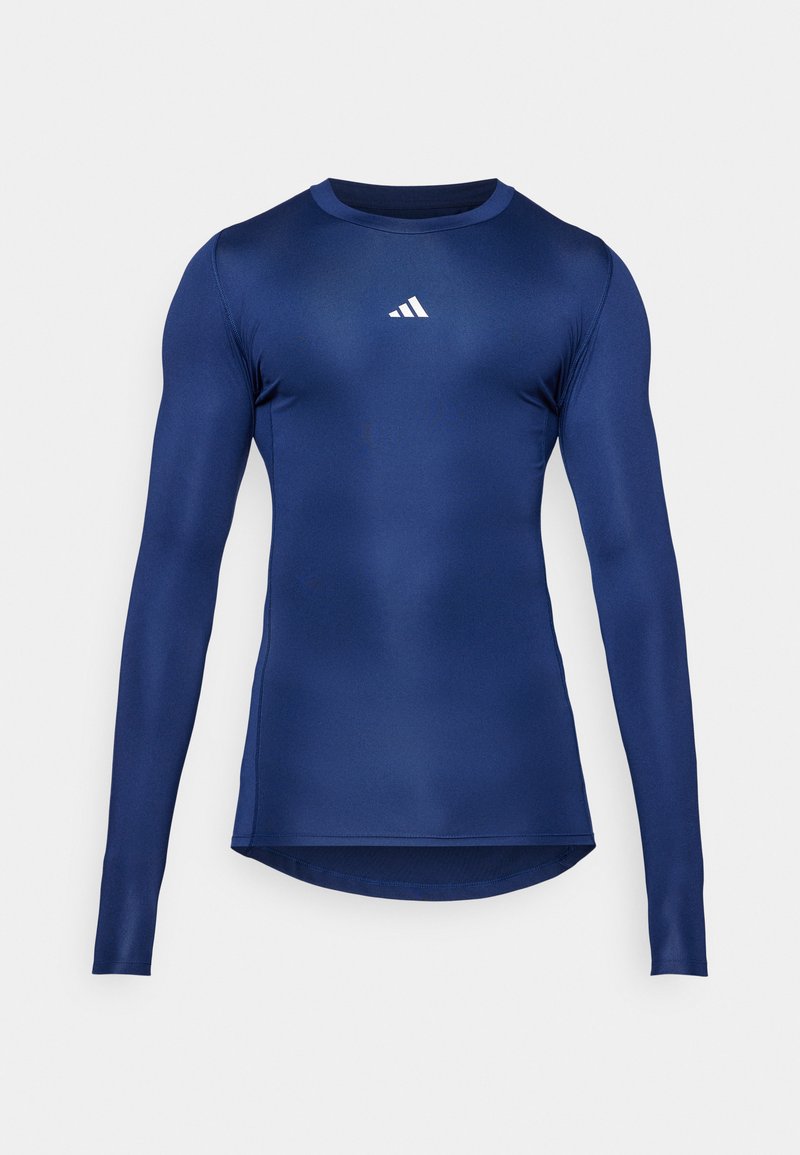 TECHFIT LONGSLEEVE T-SHIRT MEN Media 1