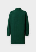 Grüner, gerippter Strickpullover mit hohem Kragen und Dreiviertelärmeln, mit lockerem Schnitt und strukturierter Stoffqualität.