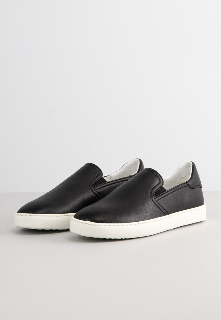Stuart Weitzman DARYL