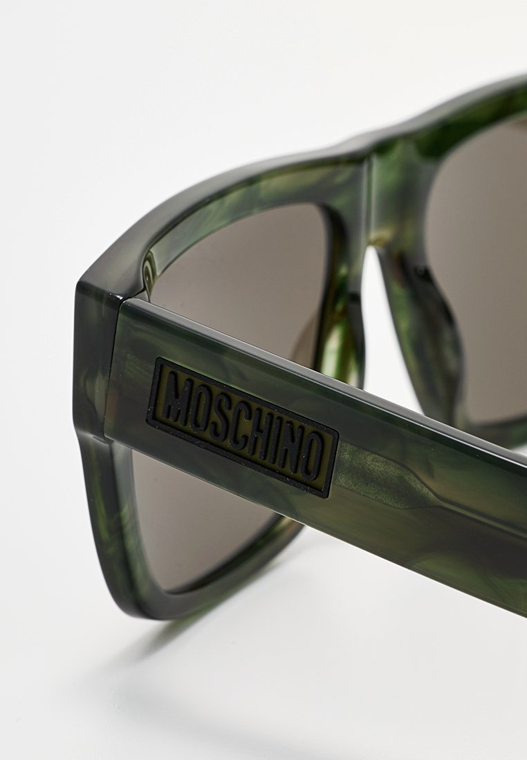MOSCHINO