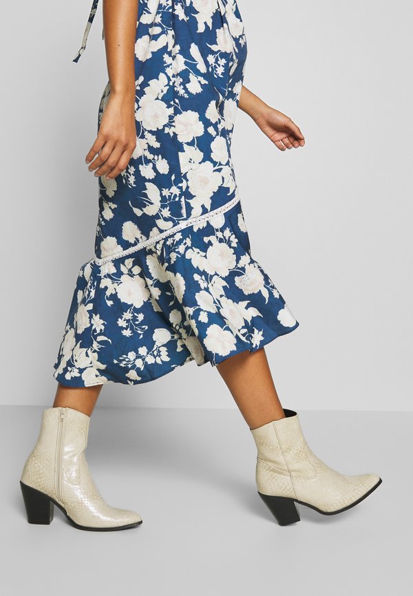 Hope & Ivy Maternity FLUTED SLEEVE SKATER DRESS