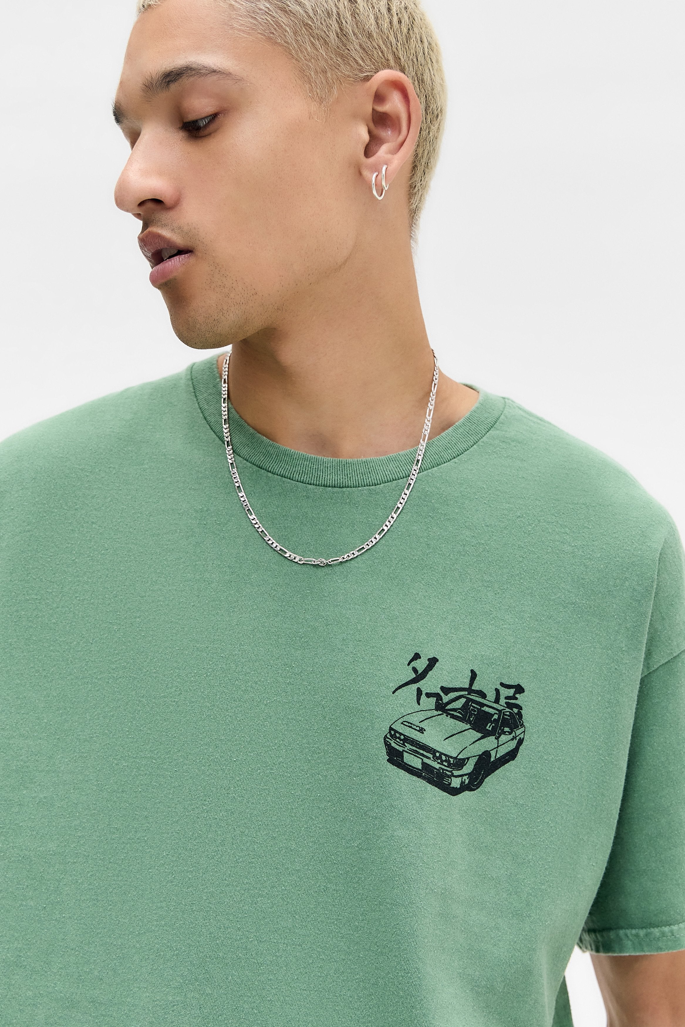 BDG Urban Outfitters JAPANESE CAR MOTIF TEE