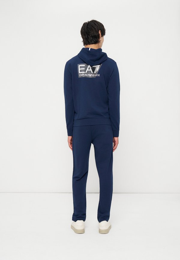 EA7 Emporio Armani