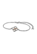 Silberne Kettenarmband mit einem dekorativen Kleeblatt-Design, das mit einer zentralen Emaille-Einlage und kleinen klaren Edelsteinen an den Rändern verziert ist.