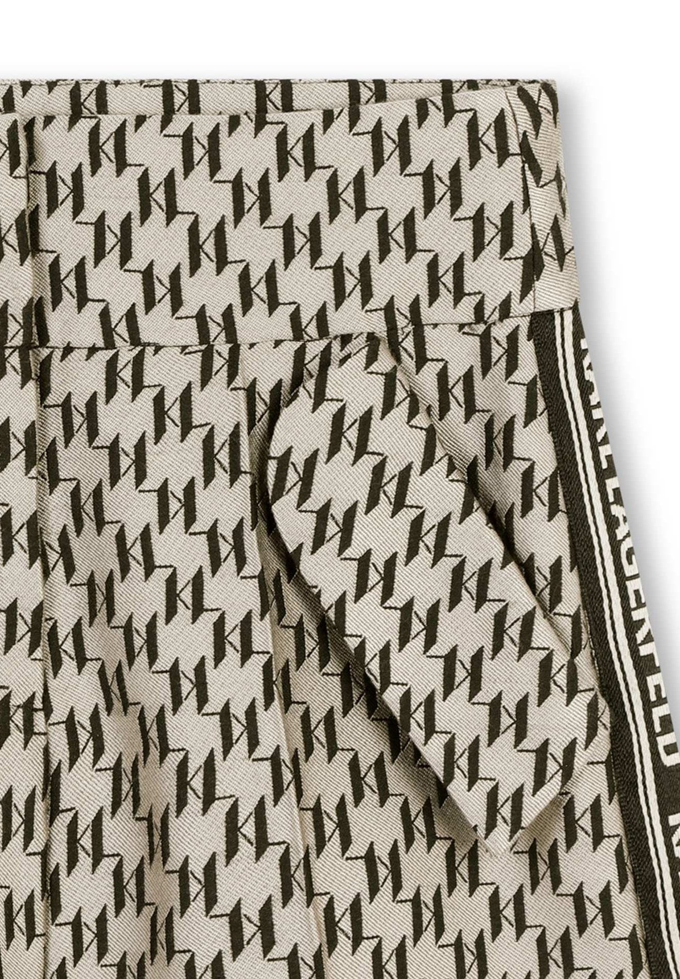 KARL LAGERFELD KIDS Shorts Media 4