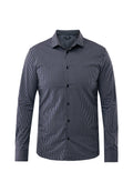Herren Slim-Fit Hemd in Marineblau mit dünnen weißen vertikalen Streifen, langen Ärmeln, Knopfleiste und klassischem Kragen.