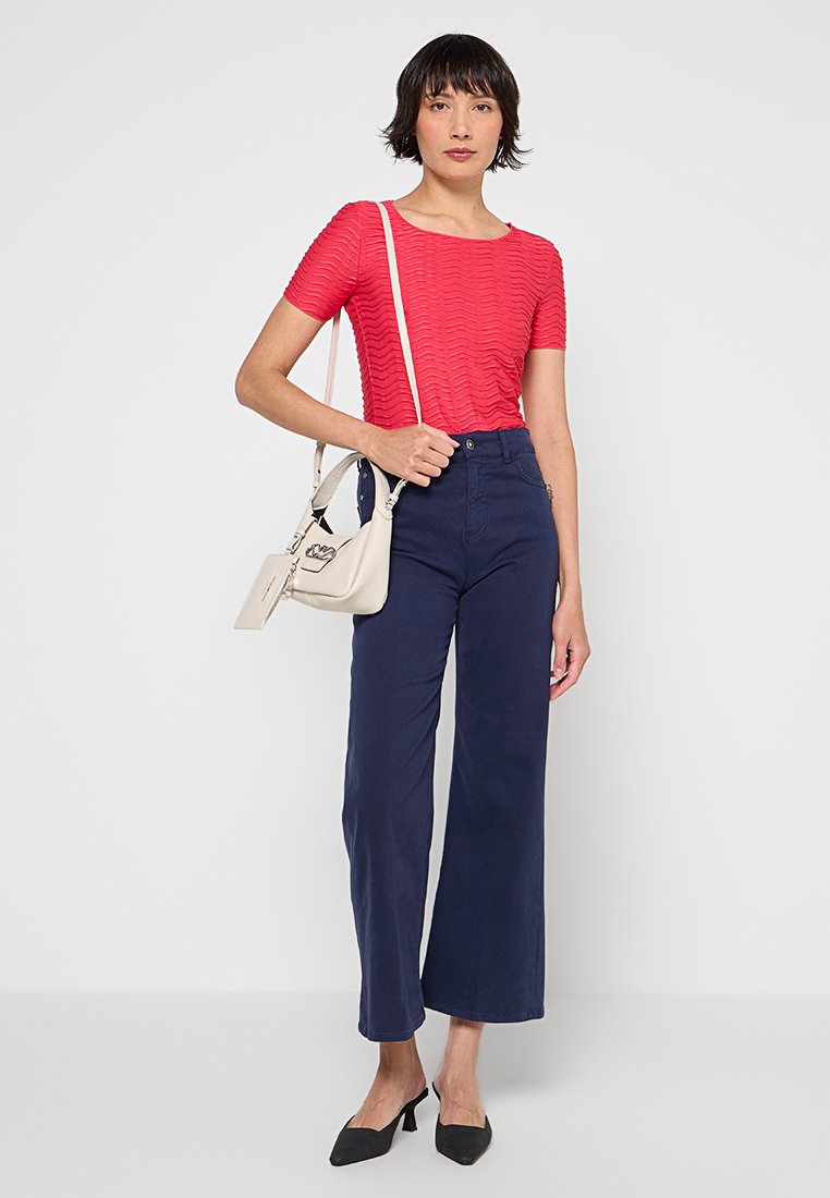 Emporio Armani REGULAR FIT