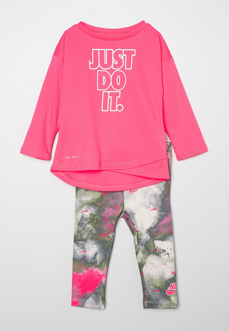 Nike Sportswear CROSS OVER SET