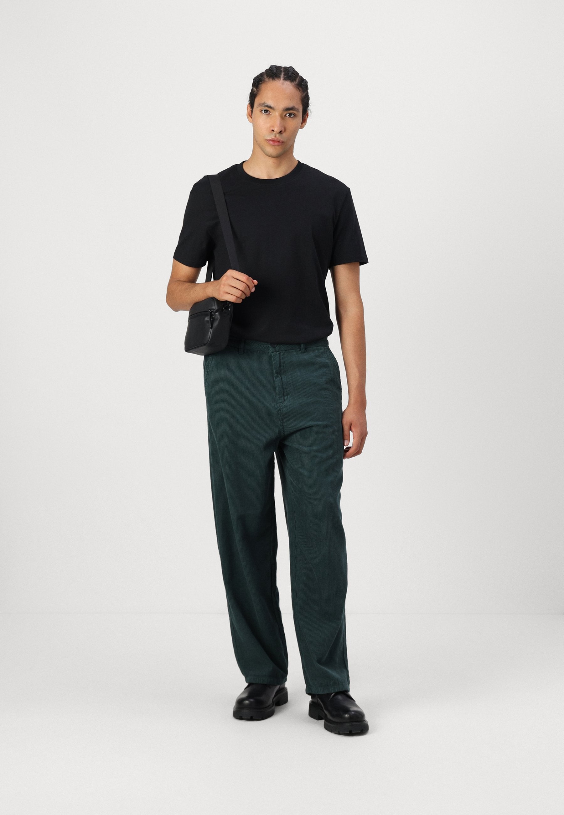  ONSPOWER LOOSE CORD PANT Media 2