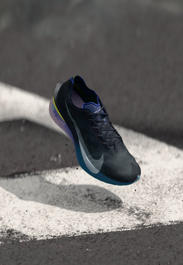 Nike Performance VAPORFLY 4 - Road running shoes - obsidian/white/persian violet/green abyss/doll/volt ice