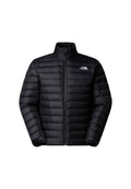 Schwarze Puffjacke mit hohem Kragen und Reißverschluss. Mit gestepptem Textil und elastischen Bündchen. Logo auf der linken Brust.