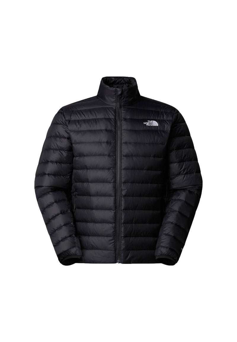Schwarze Puffjacke mit hohem Kragen und Reißverschluss. Mit gestepptem Textil und elastischen Bündchen. Logo auf der linken Brust.