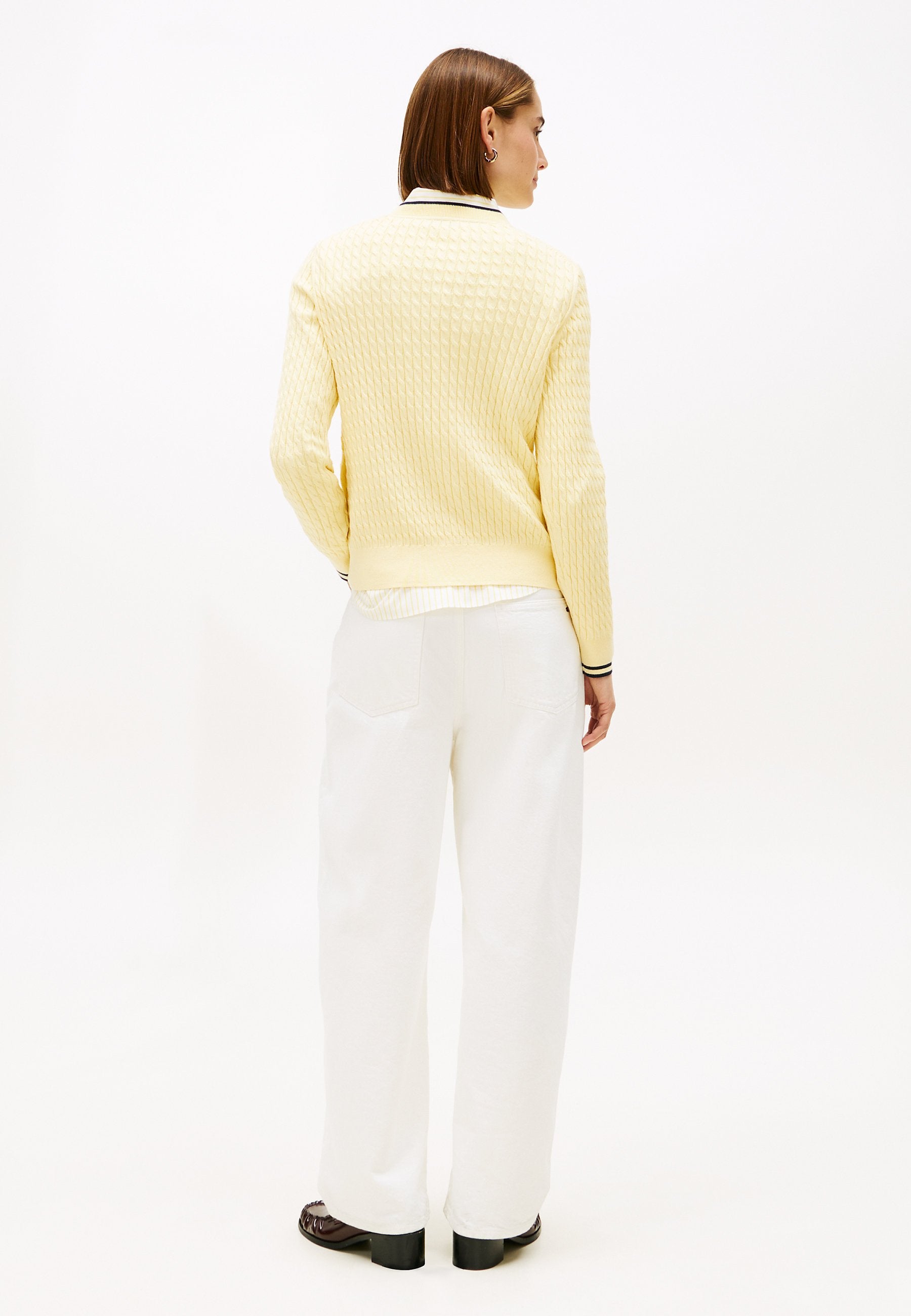 CABLE KNIT V NECK JUMPER Media 4