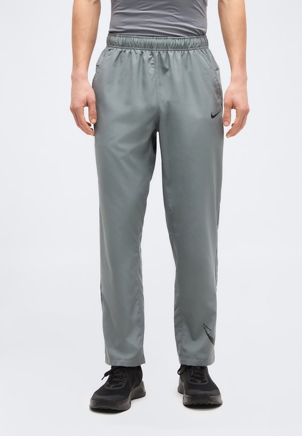 Nike Performance FORM  - Tracksuit bottoms - smoke grey