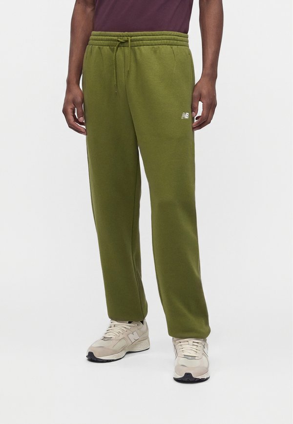 New Balance SPORT ESSENTIALS JOGGER - Tracksuit bottoms - sport green