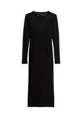 Langes schwarzes Samtkleid mit rundem Ausschnitt und langen Ärmeln, verziert mit erhabenen schwarzen Punkten auf dem gesamten Stoff.