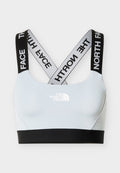 Hellblauer Sport-BH mit schwarzem elastischem Bund und gekreuzten schwarz-weißen Trägern mit "THE NORTH FACE"-Logo.