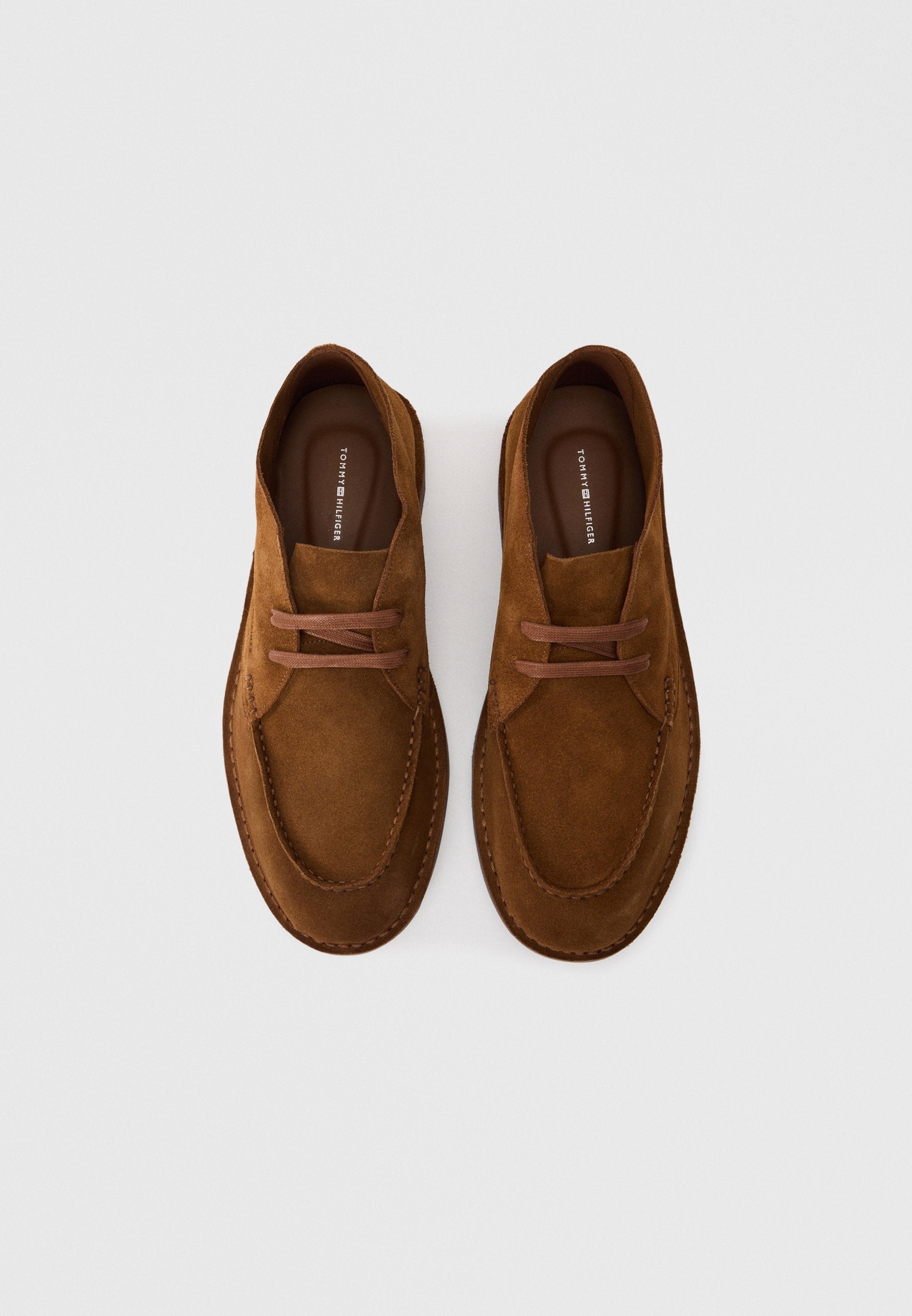 SUEDE TOPSTITCH LACE-UP CHUKKA BOOTS Media 4