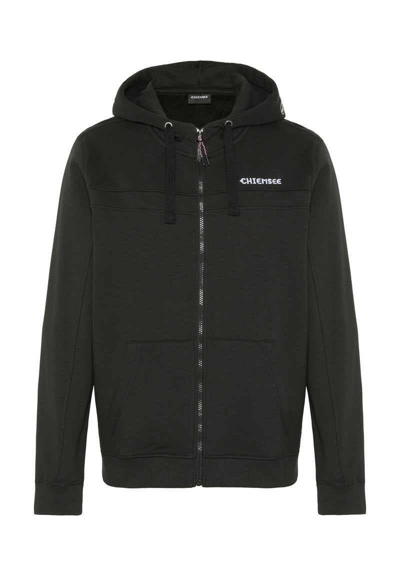 Schwarzer Kapuzenpullover mit Reißverschluss, langen Ärmeln, Kängurutaschen, Kordelzugkapuze und kontrastierendem Logo auf der linken Brust. Weicher, strukturierter Stoff.